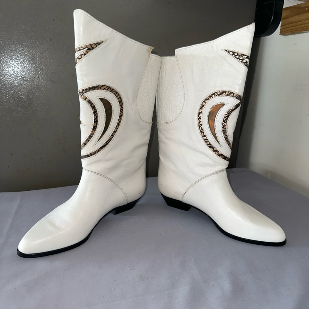 Elegant White Heeled Boots with Western Flair size 37 made in Italy